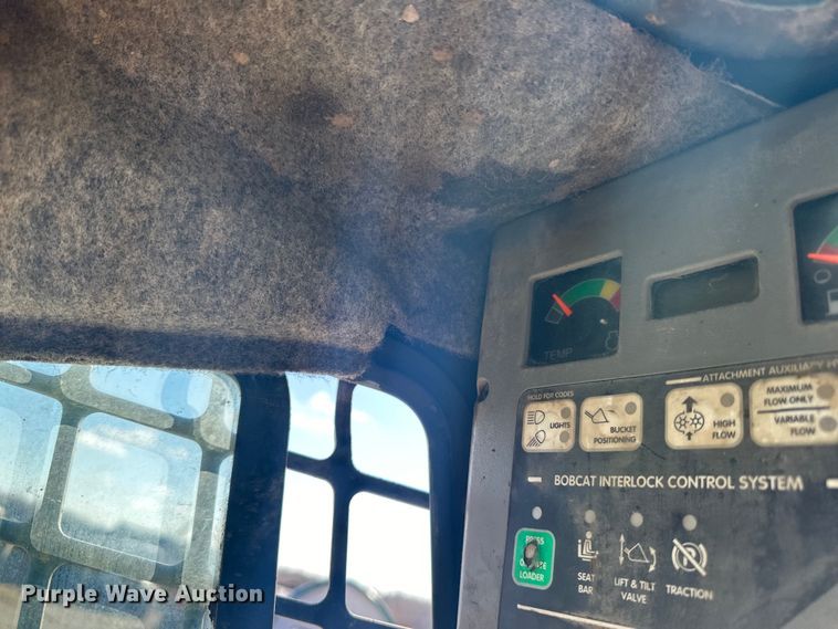 image for item DQ0743 2006 Bobcat S250 skid steer loader