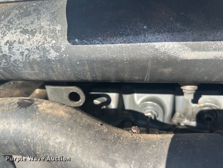 image for item DQ0743 2006 Bobcat S250 skid steer loader