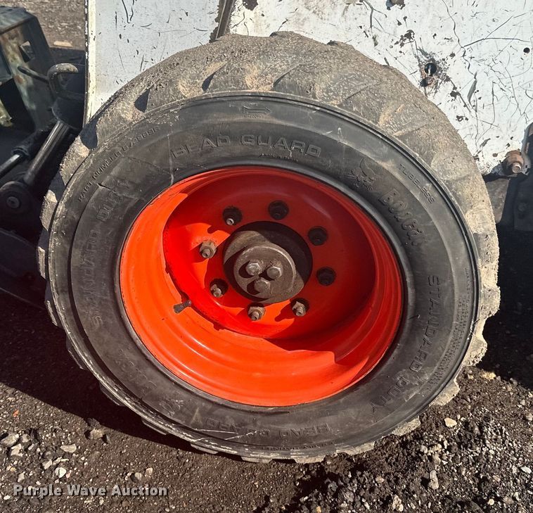 image for item DQ0743 2006 Bobcat S250 skid steer loader