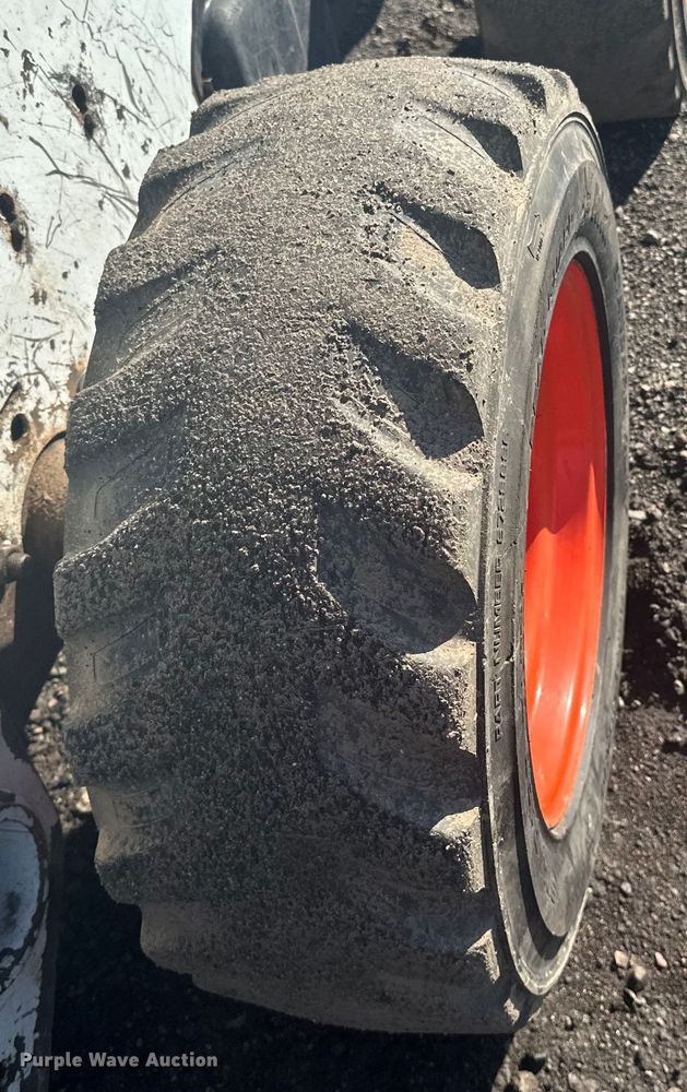 image for item DQ0743 2006 Bobcat S250 skid steer loader