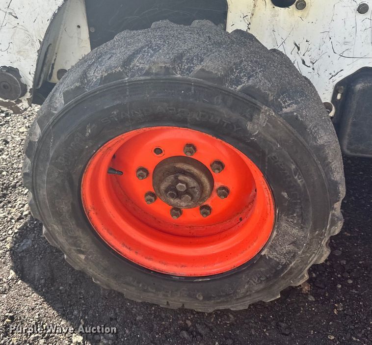 image for item DQ0743 2006 Bobcat S250 skid steer loader