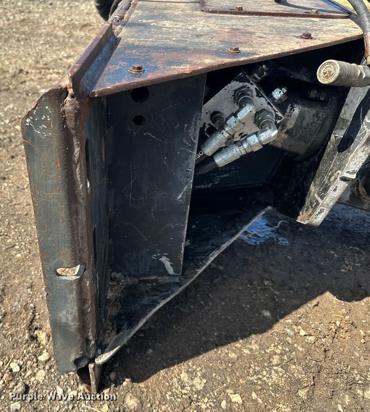 image for item DQ0746 Labounty MSD 7R skid steer shear