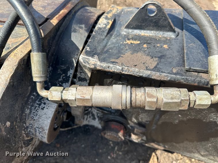 image for item DQ0746 Labounty MSD 7R skid steer shear