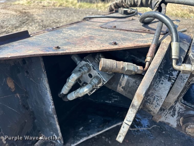 image for item DQ0746 Labounty MSD 7R skid steer shear