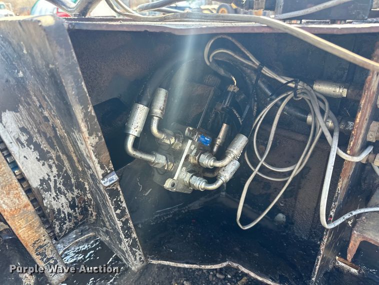 image for item DQ0746 Labounty MSD 7R skid steer shear