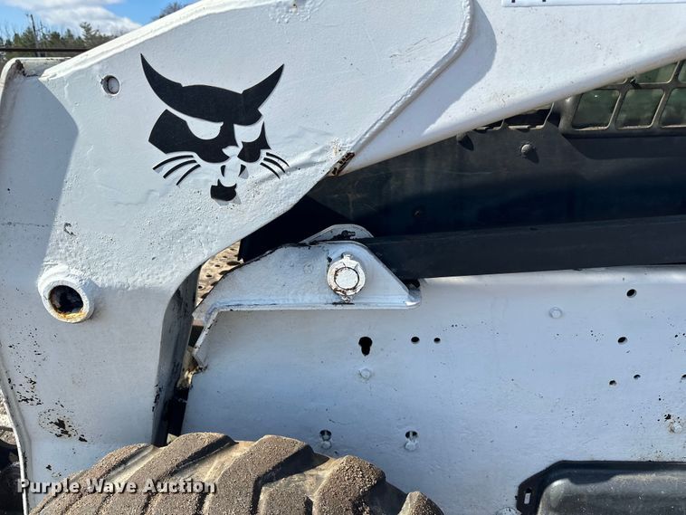 image for item DQ0747 2005 Bobcat  S250 skid steer loader