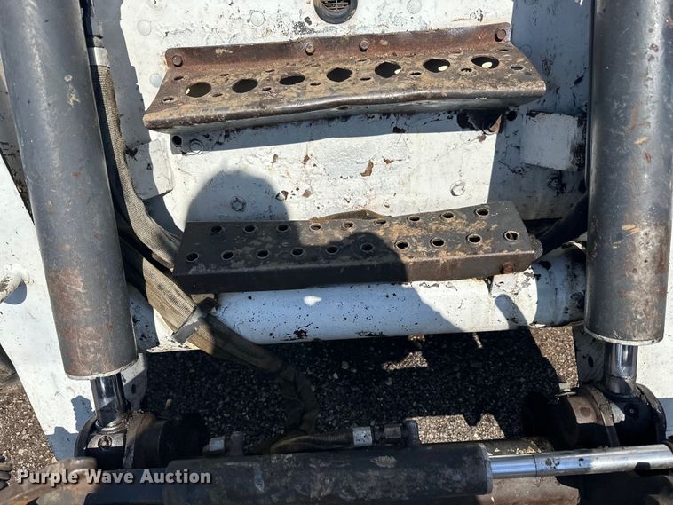 image for item DQ0747 2005 Bobcat  S250 skid steer loader