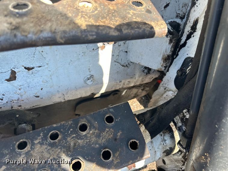 image for item DQ0747 2005 Bobcat  S250 skid steer loader