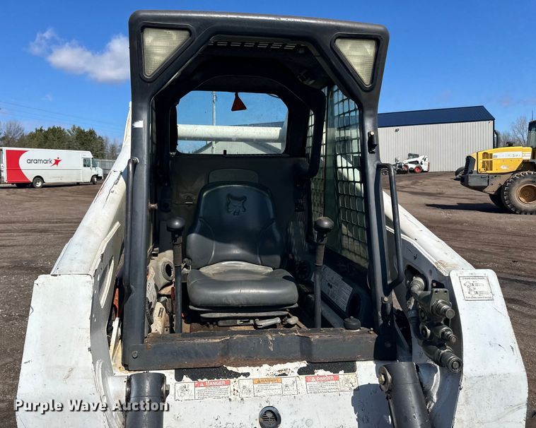 image for item DQ0747 2005 Bobcat  S250 skid steer loader