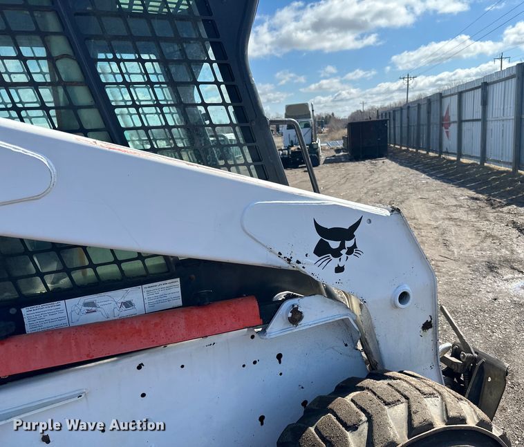 image for item DQ0747 2005 Bobcat  S250 skid steer loader