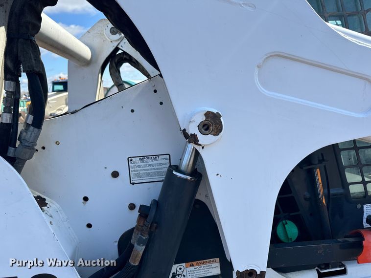 image for item DQ0747 2005 Bobcat  S250 skid steer loader