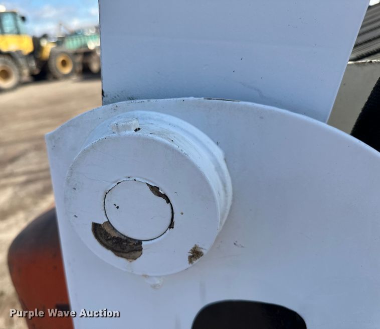 image for item DQ0747 2005 Bobcat  S250 skid steer loader