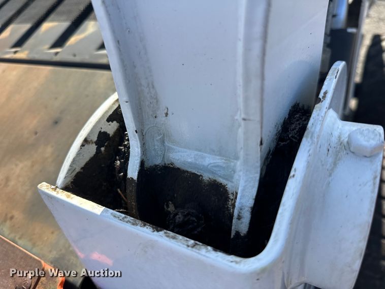 image for item DQ0747 2005 Bobcat  S250 skid steer loader