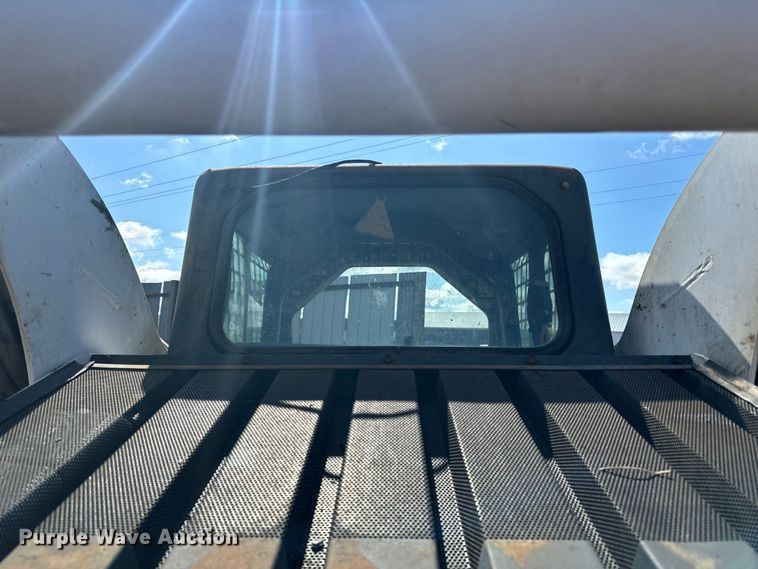 image for item DQ0747 2005 Bobcat  S250 skid steer loader