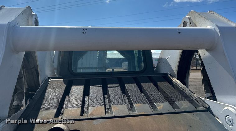 image for item DQ0747 2005 Bobcat  S250 skid steer loader