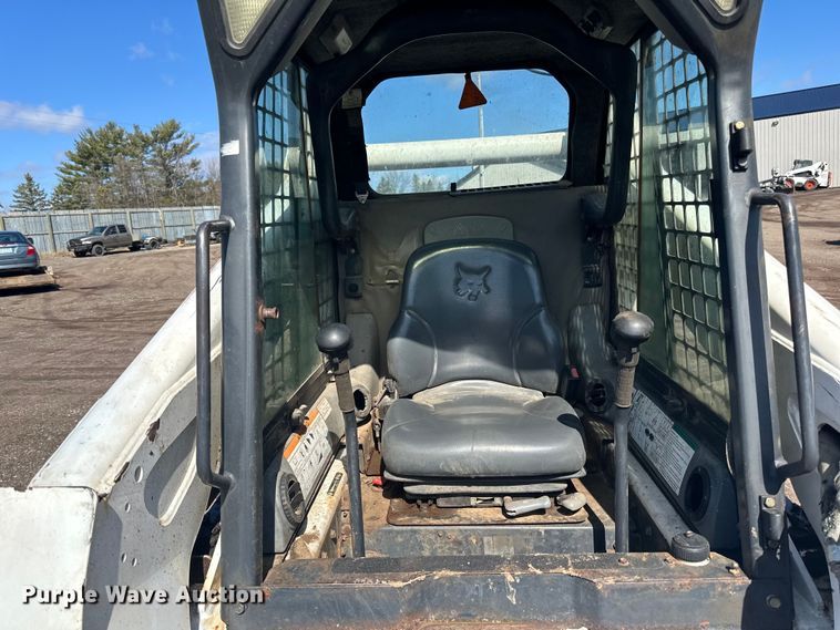 image for item DQ0747 2005 Bobcat  S250 skid steer loader