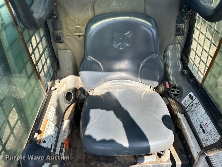 image for item DQ0747 2005 Bobcat  S250 skid steer loader