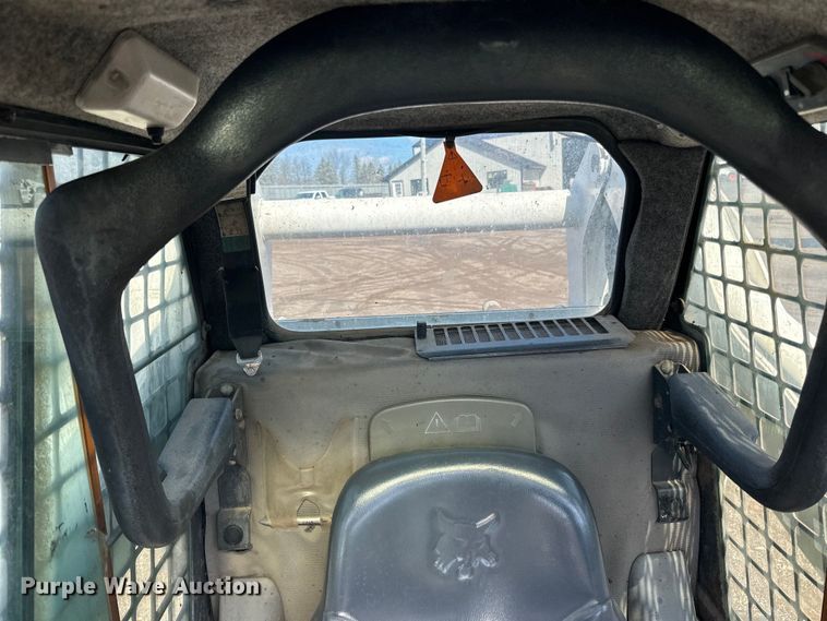 image for item DQ0747 2005 Bobcat  S250 skid steer loader