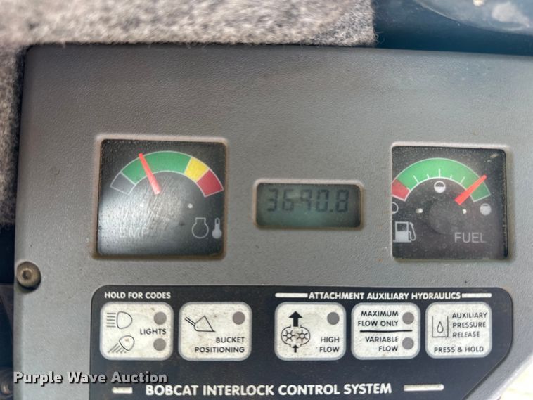 image for item DQ0747 2005 Bobcat  S250 skid steer loader