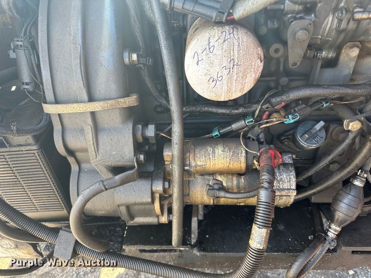 image for item DQ0747 2005 Bobcat  S250 skid steer loader