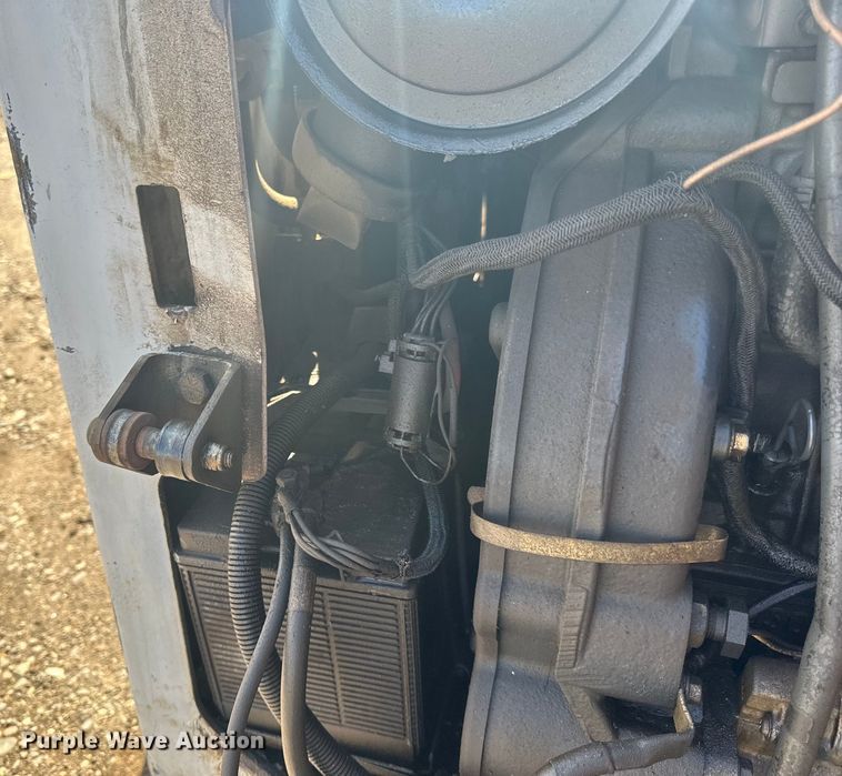 image for item DQ0747 2005 Bobcat  S250 skid steer loader