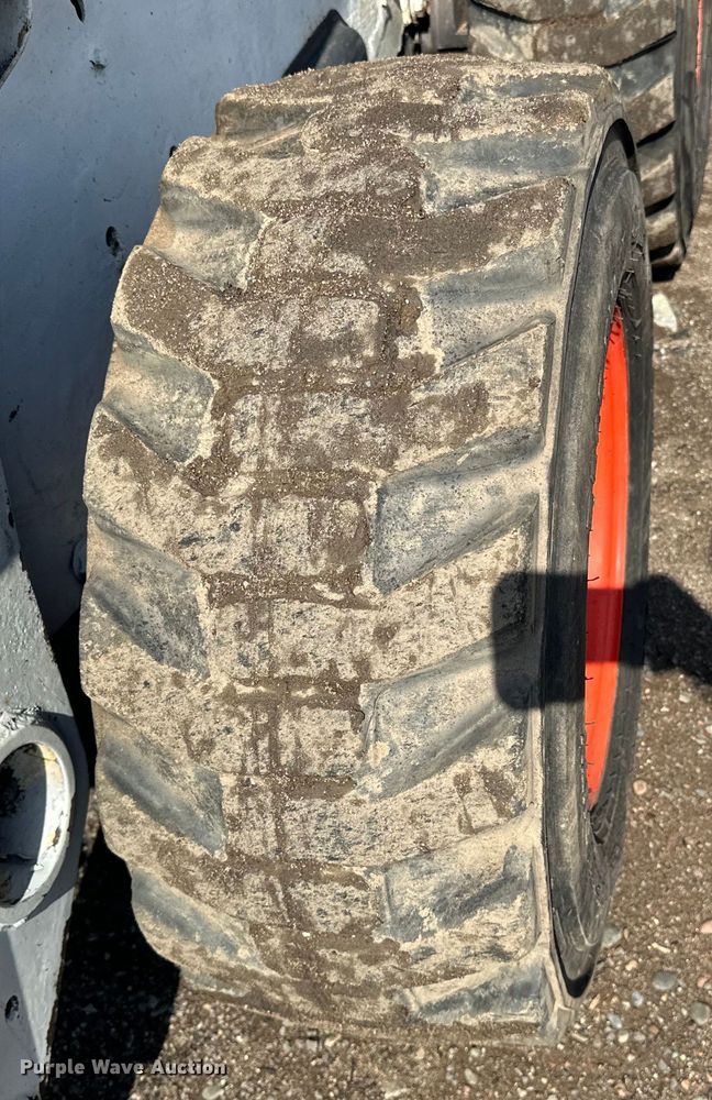 image for item DQ0747 2005 Bobcat  S250 skid steer loader