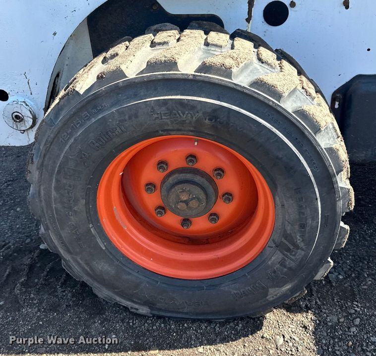 image for item DQ0747 2005 Bobcat  S250 skid steer loader