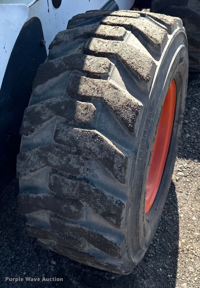 image for item DQ0747 2005 Bobcat  S250 skid steer loader