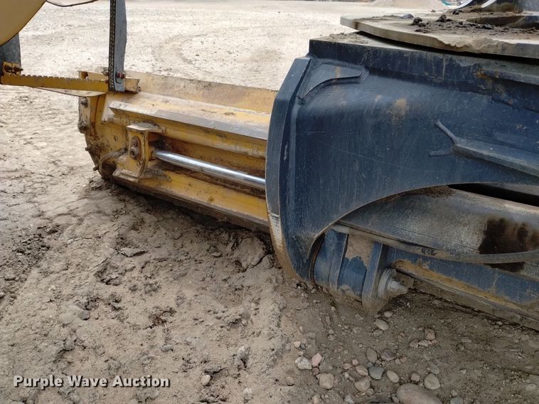 image for item DQ6047 2015 John Deere 772G motor grader