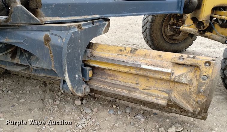 image for item DQ6047 2015 John Deere 772G motor grader