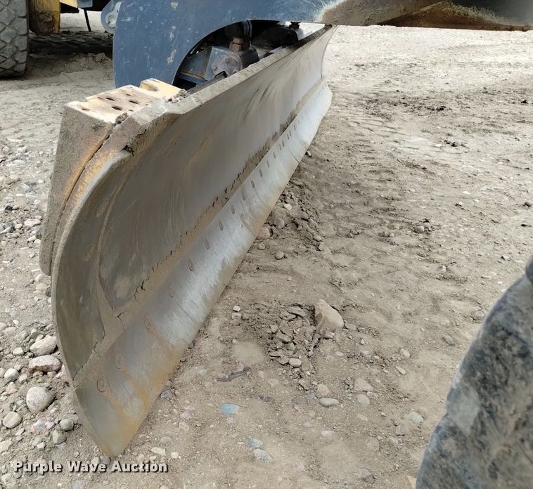 image for item DQ6047 2015 John Deere 772G motor grader