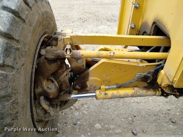 image for item DQ6047 2015 John Deere 772G motor grader