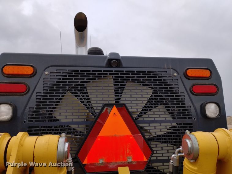 image for item DQ6047 2015 John Deere 772G motor grader