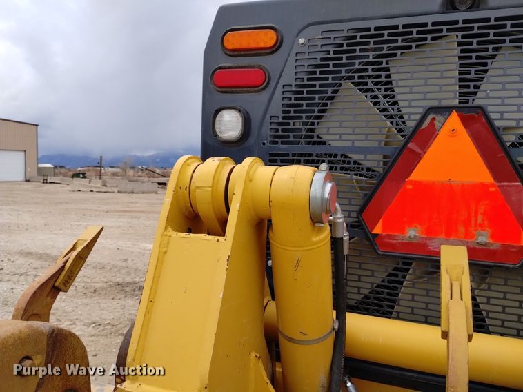 image for item DQ6047 2015 John Deere 772G motor grader