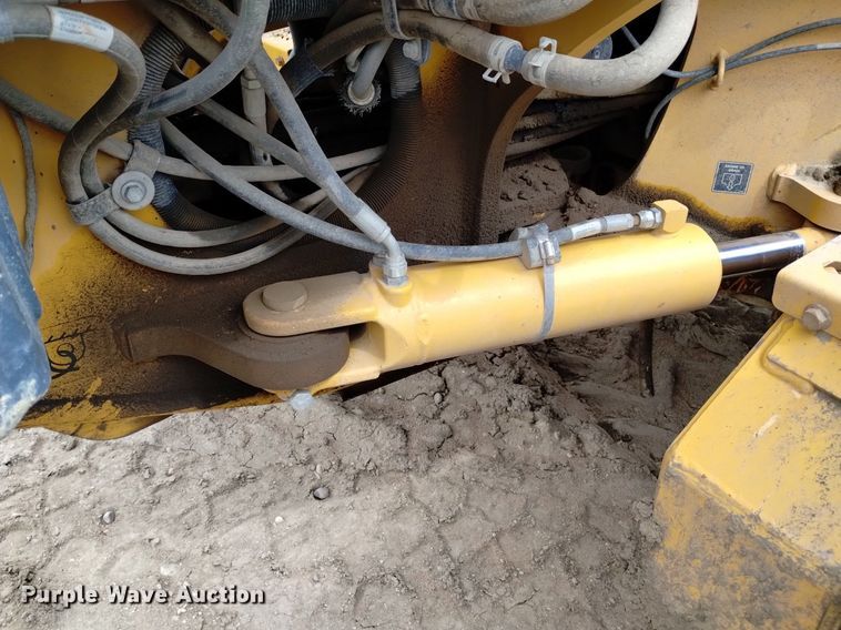 image for item DQ6047 2015 John Deere 772G motor grader