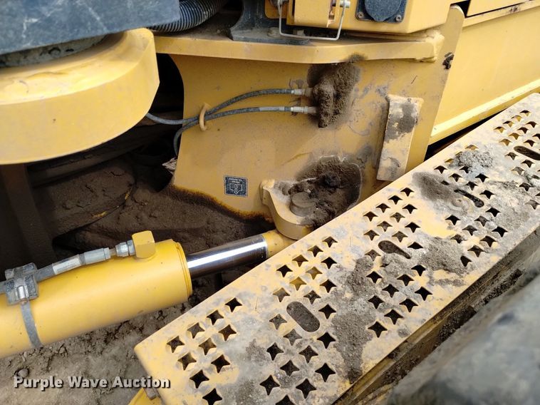 image for item DQ6047 2015 John Deere 772G motor grader