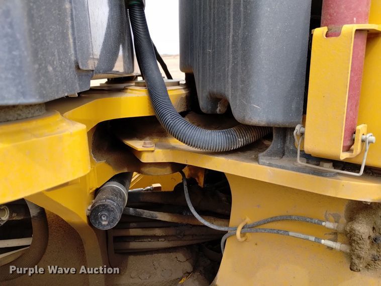 image for item DQ6047 2015 John Deere 772G motor grader