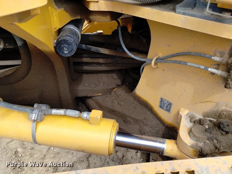 image for item DQ6047 2015 John Deere 772G motor grader