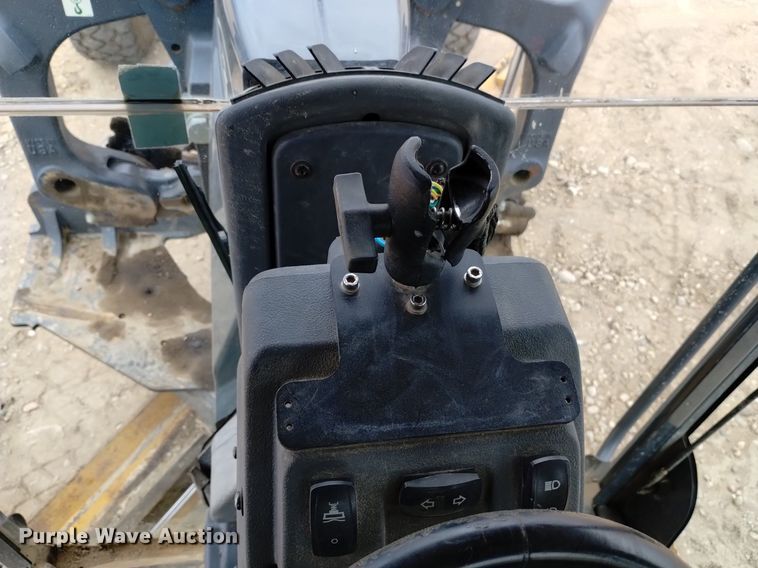 image for item DQ6047 2015 John Deere 772G motor grader