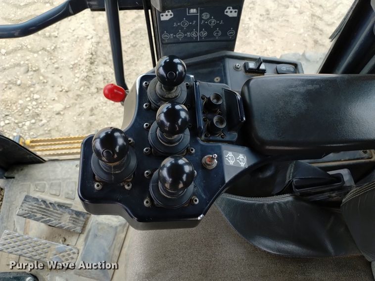 image for item DQ6047 2015 John Deere 772G motor grader