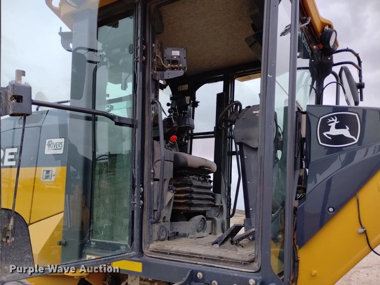 image for item DQ6047 2015 John Deere 772G motor grader