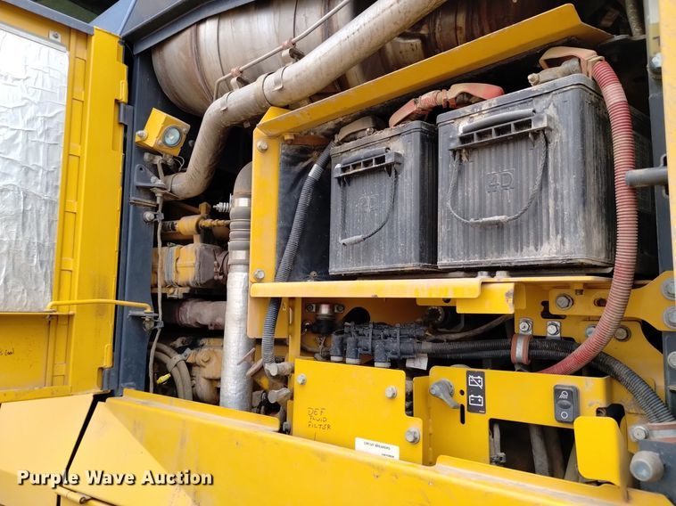 image for item DQ6047 2015 John Deere 772G motor grader