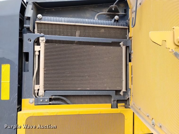 image for item DQ6047 2015 John Deere 772G motor grader