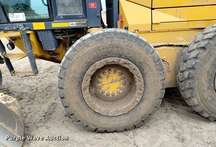 image for item DQ6047 2015 John Deere 772G motor grader