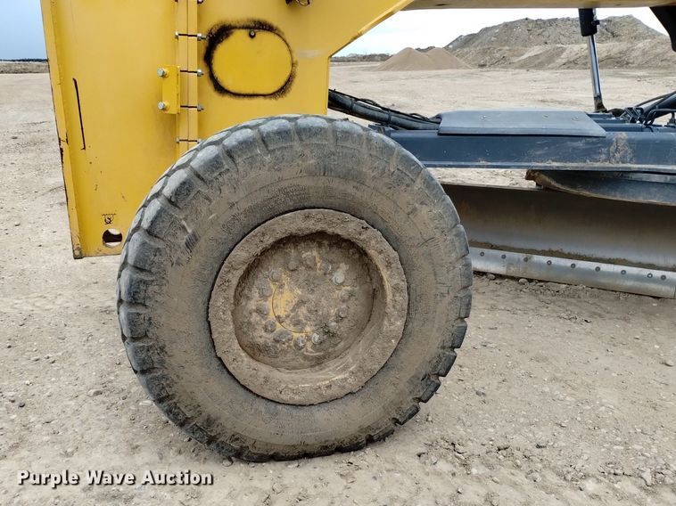 image for item DQ6047 2015 John Deere 772G motor grader