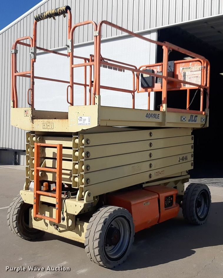 image for item DQ6977 2012 JLG 4069LE  scissor lift