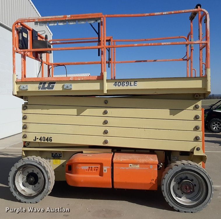 image for item DQ6977 2012 JLG 4069LE  scissor lift