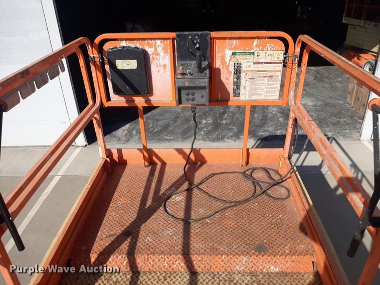 image for item DQ6977 2012 JLG 4069LE  scissor lift