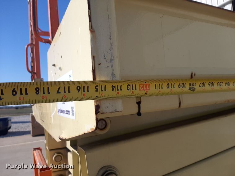image for item DQ6977 2012 JLG 4069LE  scissor lift