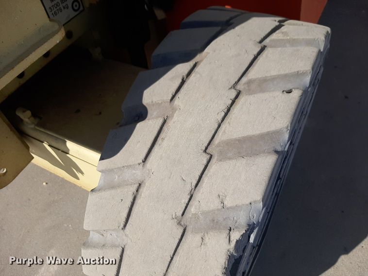 image for item DQ6977 2012 JLG 4069LE  scissor lift